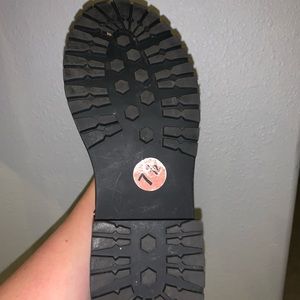 7.5 women’s black combat boots